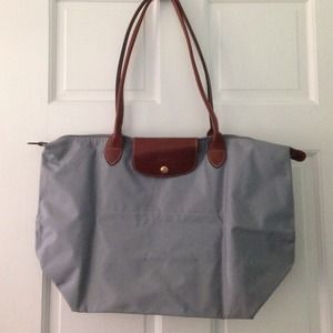 Light gray Longchamp tote