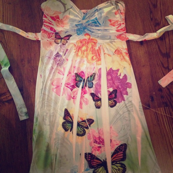 Sweetheart printed dress ties at back!