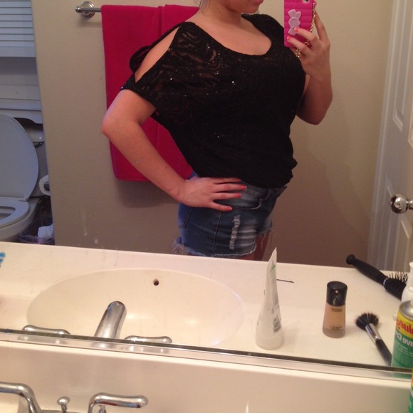 Black cut out arm top - Picture 1 of 3