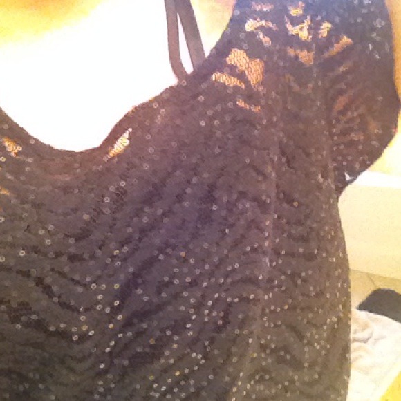 Black cut out arm top - Picture 3 of 3