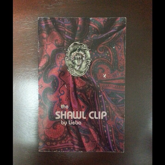 Metal cameo shawl clip