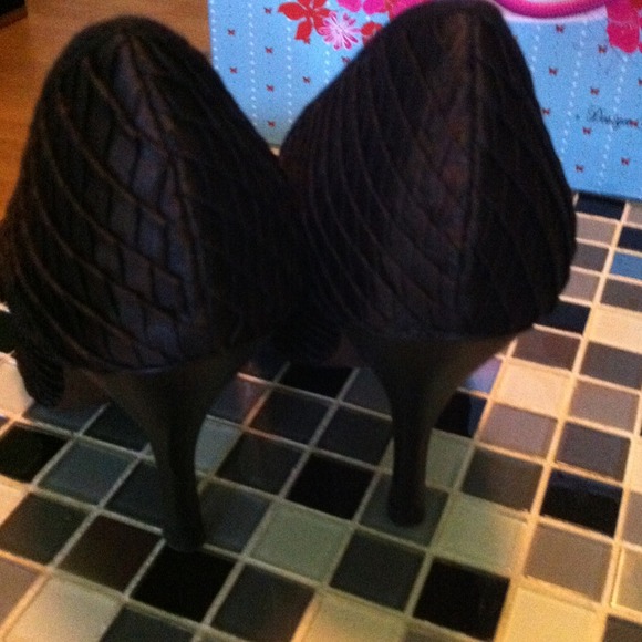 Very pretty shoes - Picture 2 of 4