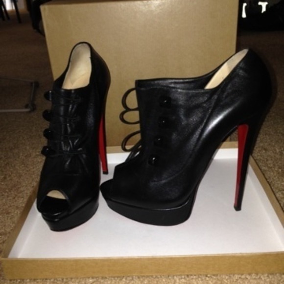 🚫SOLD!🚫Authentic Christian louboutin sz 40