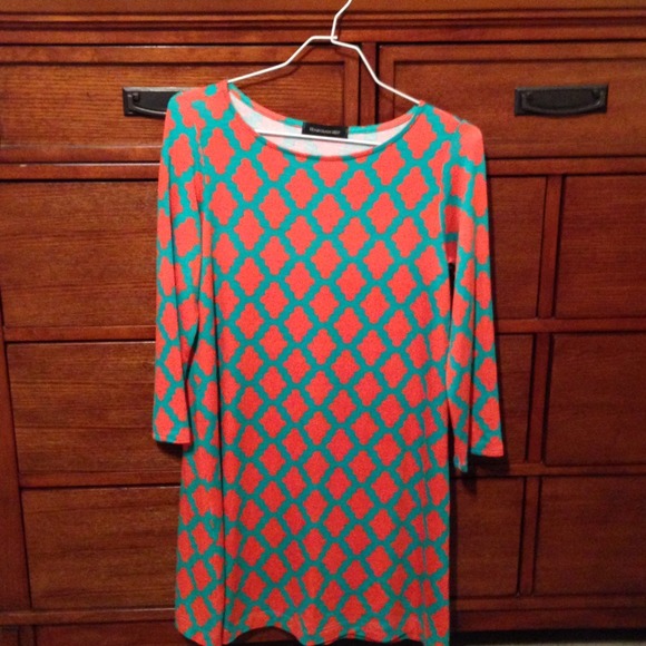 Hourglass Lilly Dresses & Skirts - Reduced! Hourglass Lilly Shift Dress