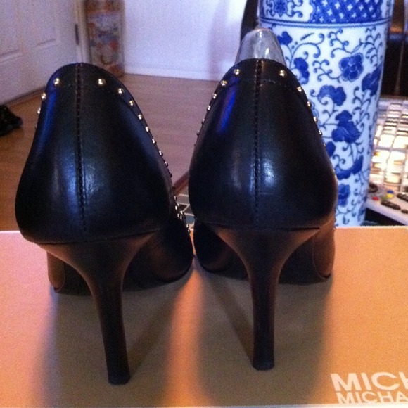 Beautiful leather shoes - Picture 2 of 4