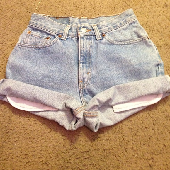 🌟SOLD🌟 Vintage Levi's High Waisted Shorts