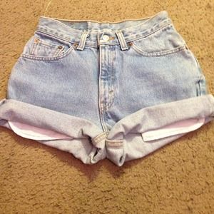 🌟SOLD🌟 Vintage Levi's High Waisted Shorts