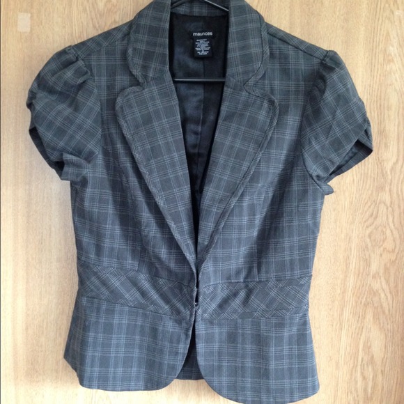 Gray crop sleeve blazer