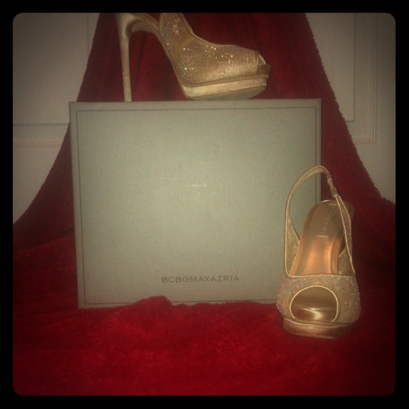 BCBG Max Azria Gorgeous Lace Heels. Size 5.5M
