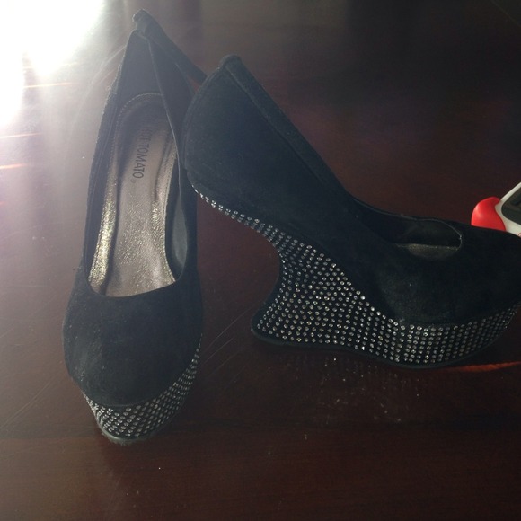 Black suede rhinestone heel less heel