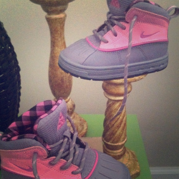 Nike woodside 2 high ( Nike boots)