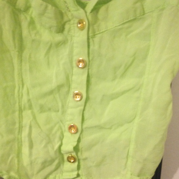 Crop top. - Picture 2 of 4
