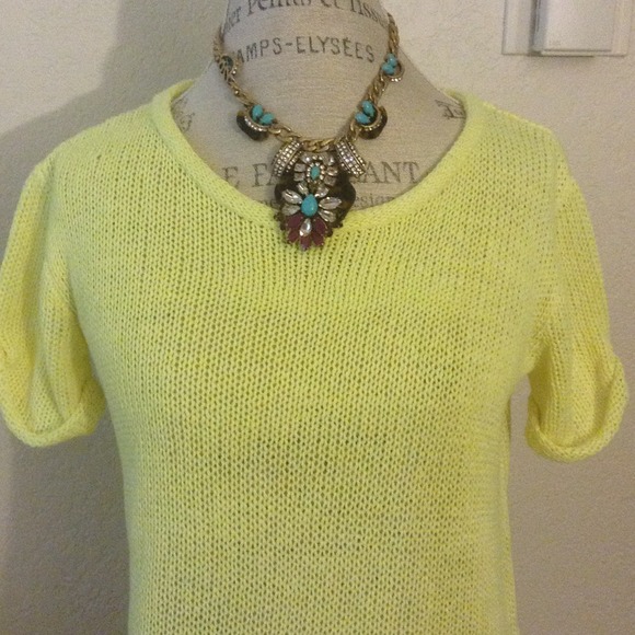 👍gifted👍Neon yellow basic knit top - Picture 2 of 2