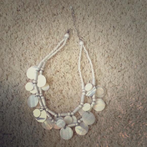 White shell like classy necklace