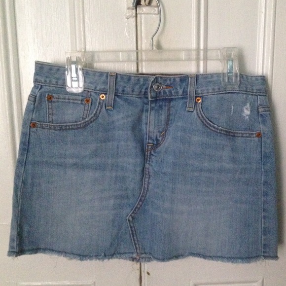 Pre-ripped Levi's mini jean skirt