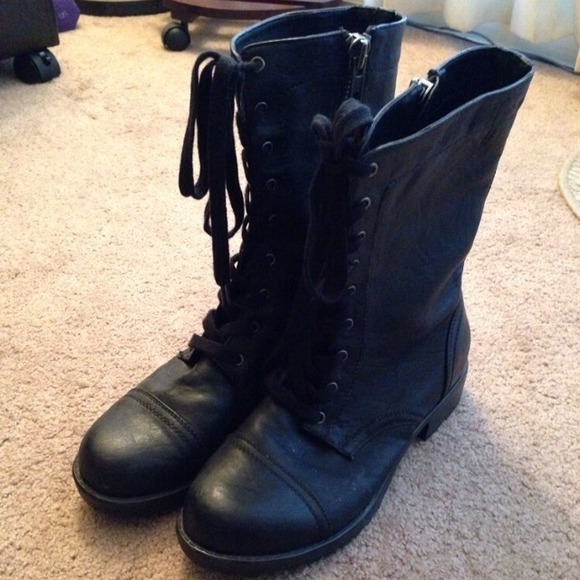 Steve Madden Combat Boots *SOLD* - Picture 2 of 4