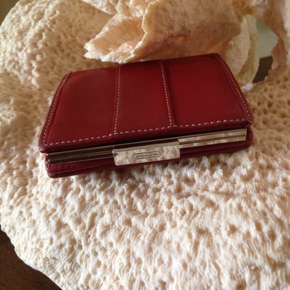 📌SOLD📌 💯 Authentic Coach wallet