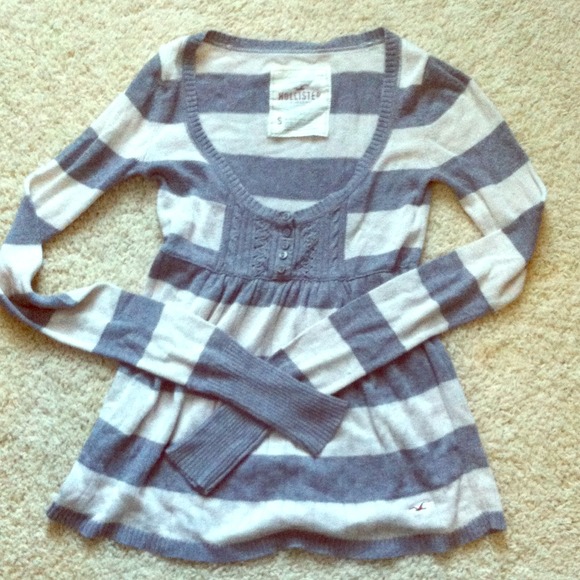 Cute Flowy Hollister Shirt