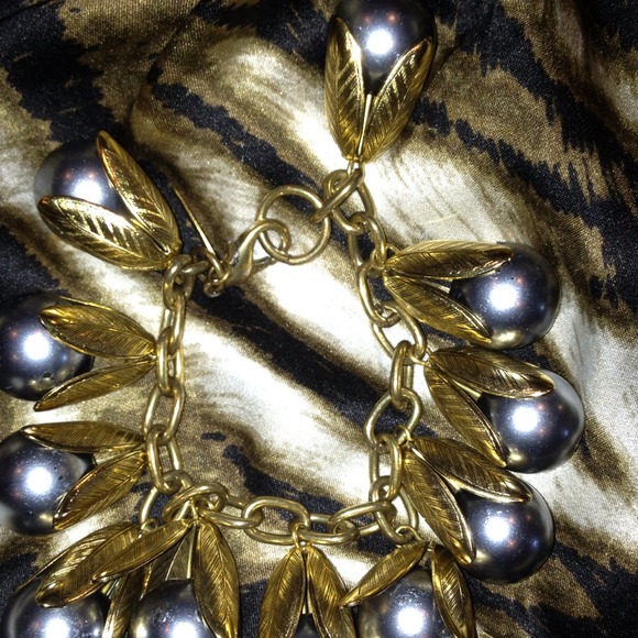 Black Sea pearl bracelet in gold