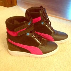 Beautiful Puma sneakers wearied once!!😍