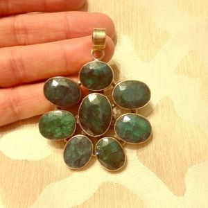 Green sapphire pendant