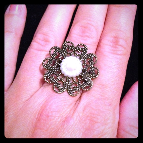 Buy 2 Get 3 FREE! Floral pearl ring - Picture 1 of 1