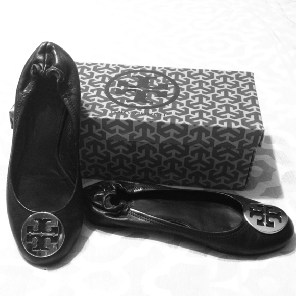 Tory Burch Reva flats!!