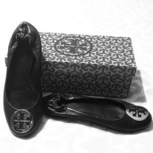 Tory Burch Reva flats!!