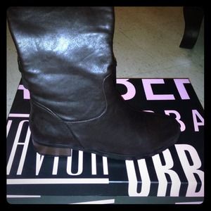 Size 39! Boutique great find!