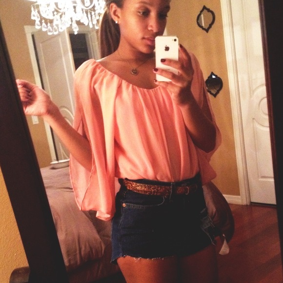 🚫SOLD🚫Flowy Coral Top