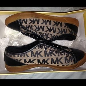 👀💥💥Sale! Michael Kors Sneakers!