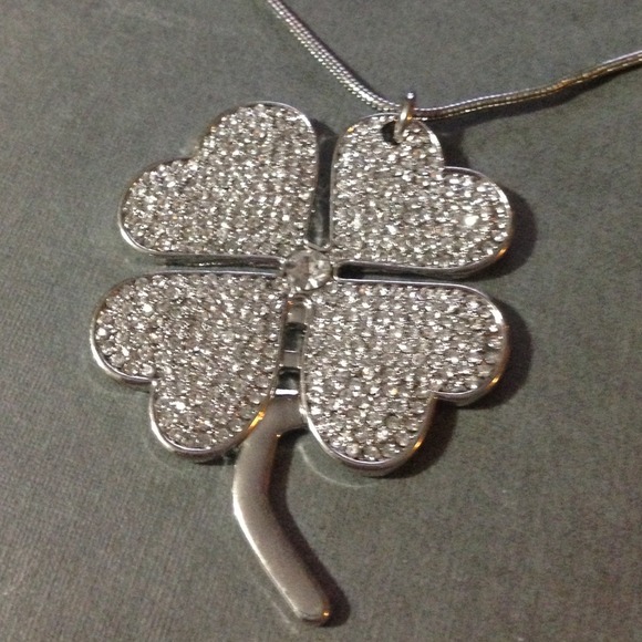 🍀SALE! NWT Patricia Field Silver Clover Necklace