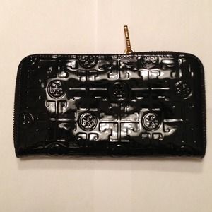xxSOLD IN THE STORExxTory Burch continental wallet