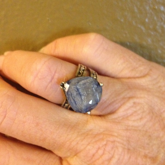Blue sapphire ring