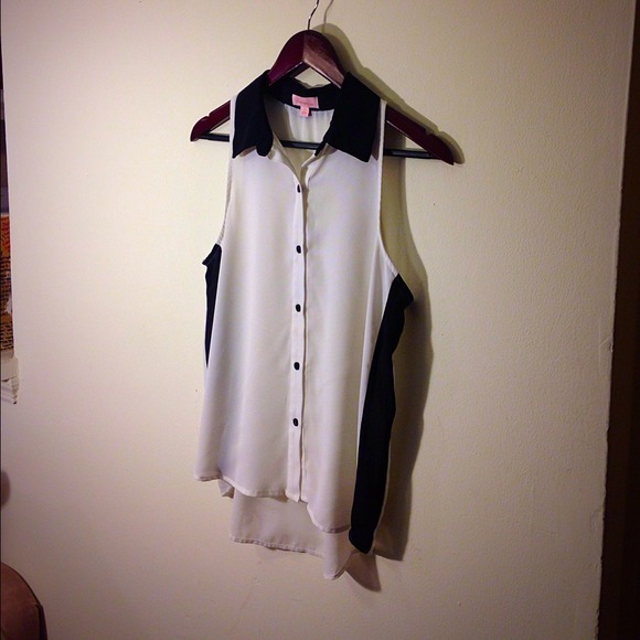 🎉🎉Host Pick🎉🎉High Low black and white top - Picture 3 of 4