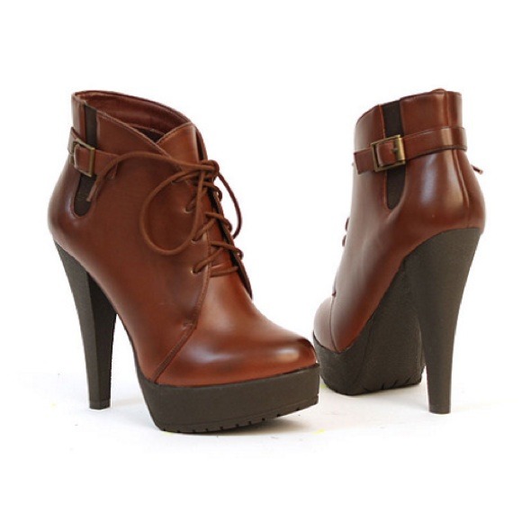 🚫Sold🚫Charles David lace up booties