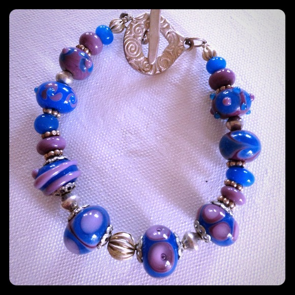 Glass bead bracelet