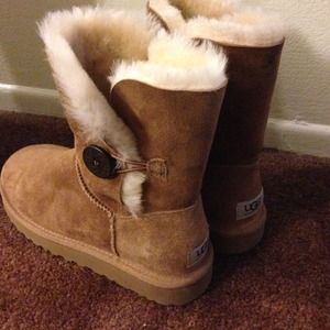 💢BRAND NEW💢 Bailey Button UGGS!!