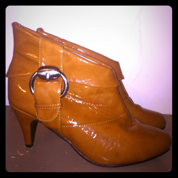 Cognac booties