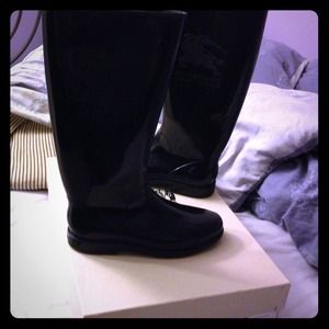 Black burberry rainboots