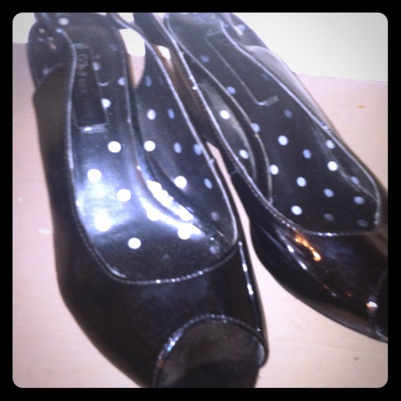 Peep toe wedges (black)