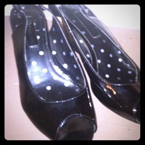 Peep toe wedges (black)