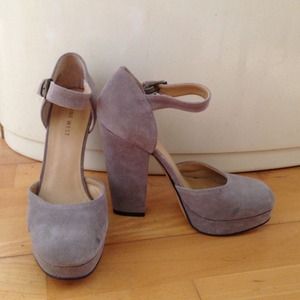 Nine West Mary Jane close toed heel