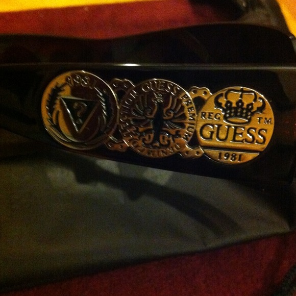 Guess sunglasses main image 4