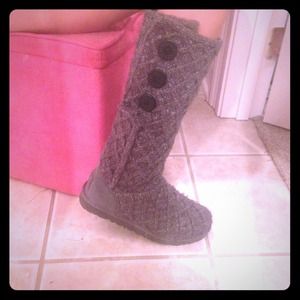100% authentic grey UGGS
