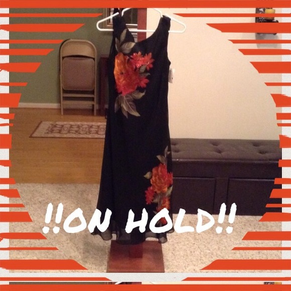 Scoop-back evening dress🌺🌺🌺🌺😉😉On Hold😉