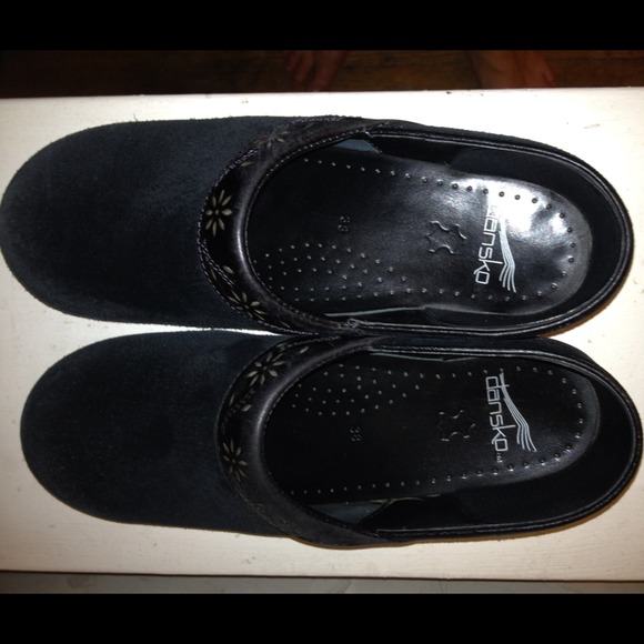 DANSKO black suede/leather flower cutout pro clogs