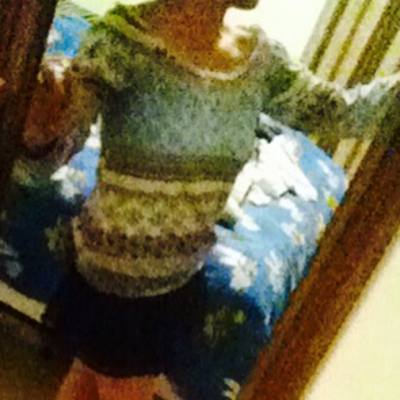 New Patterned Mossimo Top - Picture 3 of 3