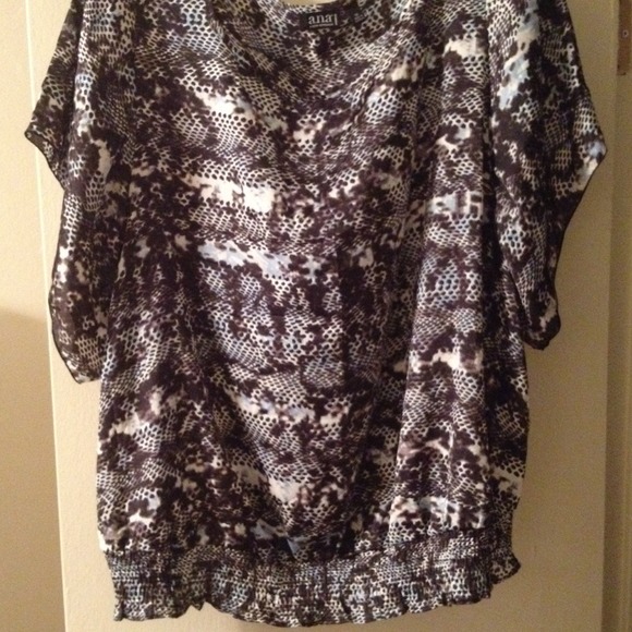 ❌SOLD IN BUNDLE❌Snakeskin print top