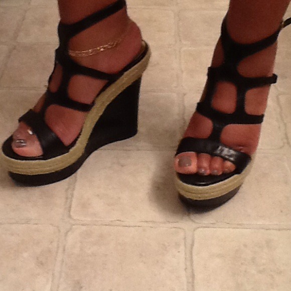 Wild Strappy Diva!